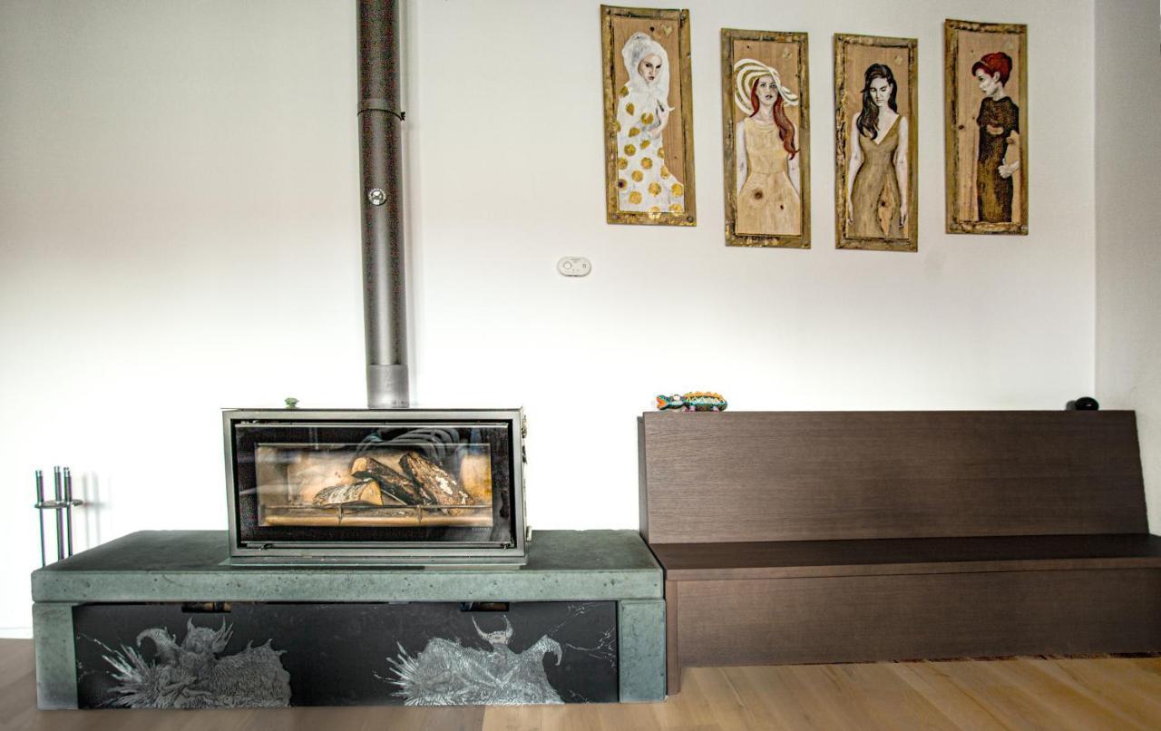 באנסקה ביסטריצה Contemporary Apartment With Fireplace & Terrace מראה חיצוני תמונה
